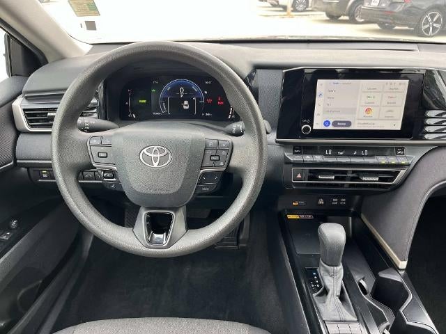 2025 Toyota Camry LE (SE)