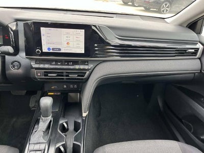 2025 Toyota Camry LE (SE)
