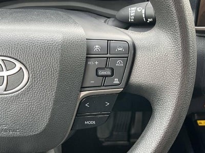 2025 Toyota Camry LE (SE)