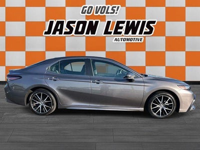 2024 Toyota Camry SE Auto (SE)