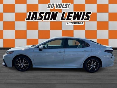 2024 Toyota Camry SE Auto (SE)