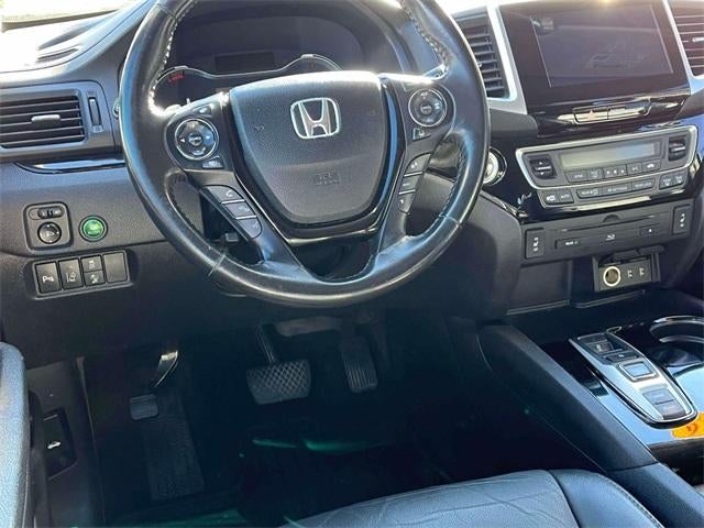 2016 Honda Pilot 2WD Touring with DVD Rear Entertainment System and Navigation