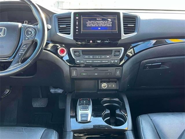 2016 Honda Pilot 2WD Touring with DVD Rear Entertainment System and Navigation