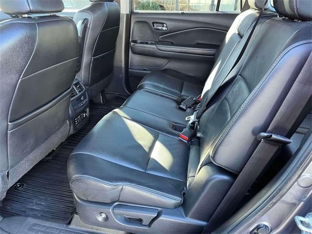 2016 Honda Pilot 2WD Touring with DVD Rear Entertainment System and Navigation