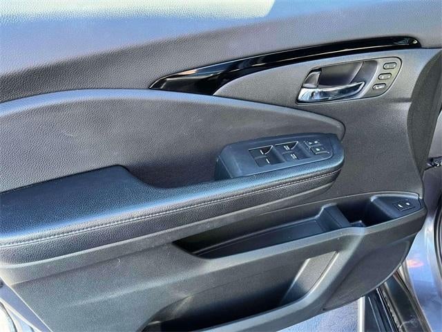 2016 Honda Pilot 2WD Touring with DVD Rear Entertainment System and Navigation