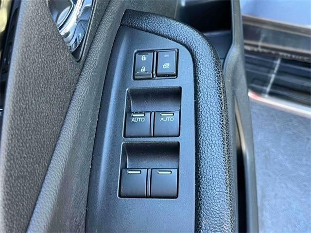 2016 Honda Pilot 2WD Touring with DVD Rear Entertainment System and Navigation