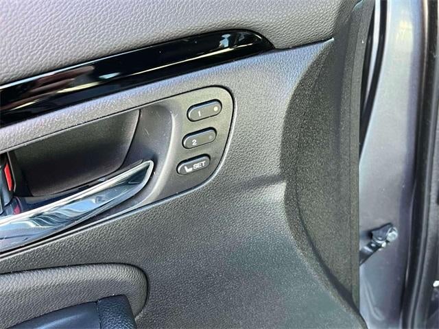 2016 Honda Pilot 2WD Touring with DVD Rear Entertainment System and Navigation