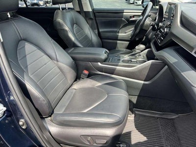 2022 Toyota Highlander XLE FWD (Natl)