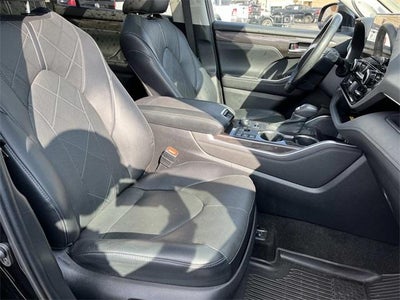 2023 Toyota Highlander Platinum AWD (Natl)