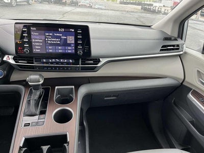 2023 Toyota Sienna XLE FWD 8-Passenger (Natl)