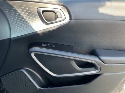 2023 Kia Soul LX IVT