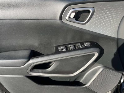 2023 Kia Soul LX IVT