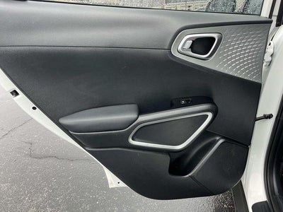 2024 Kia Soul LX IVT