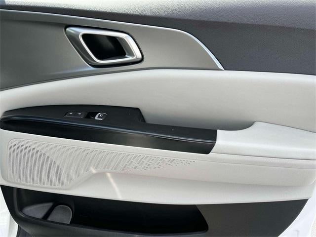 2024 Kia Carnival LX FWD