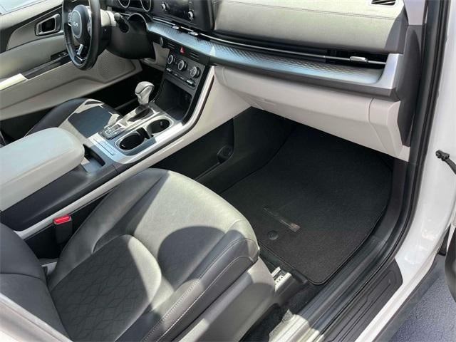 2024 Kia Carnival LX FWD