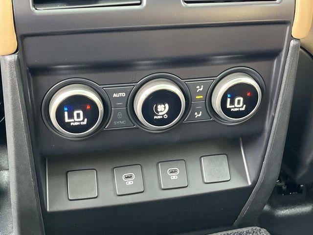 2025 Land Rover Defender 130 P400 X-Dynamic SE