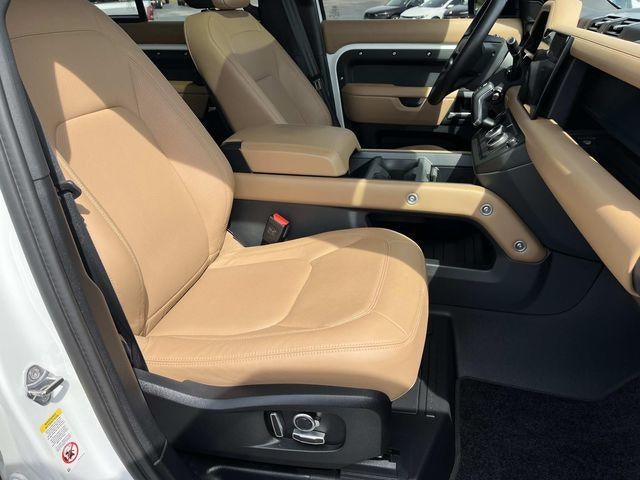 2025 Land Rover Defender 130 P400 X-Dynamic SE