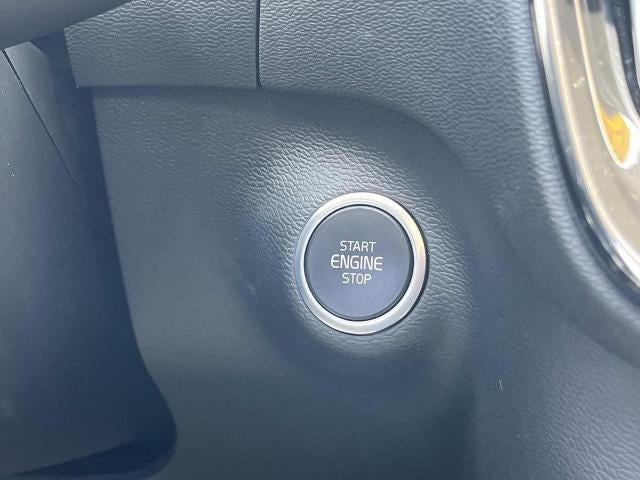 2023 Volvo XC40 B5 AWD Plus Bright Theme