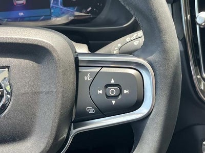 2023 Volvo XC40 B5 AWD Plus Bright Theme