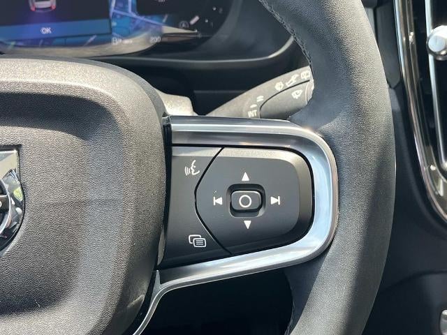 2023 Volvo XC40 B5 AWD Plus Bright Theme