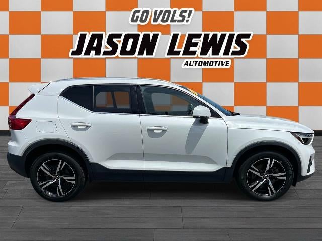 2023 Volvo XC40 B5 AWD Plus Bright Theme