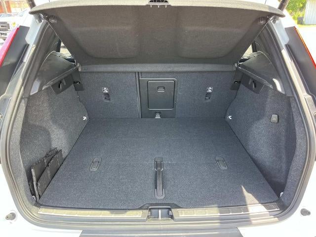 2023 Volvo XC40 B5 AWD Plus Bright Theme