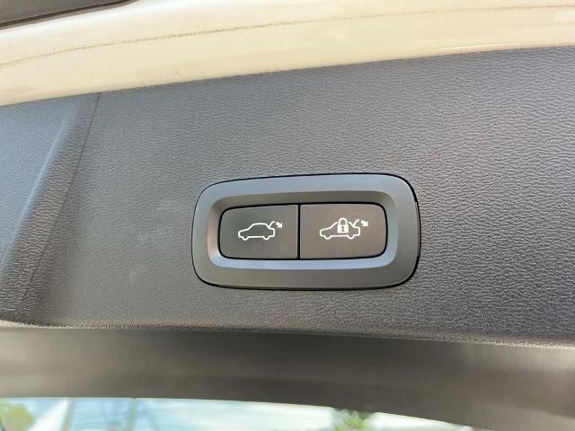 2023 Volvo XC40 B5 AWD Plus Bright Theme