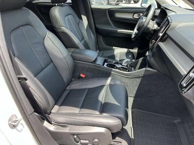 2023 Volvo XC40 B5 AWD Plus Bright Theme