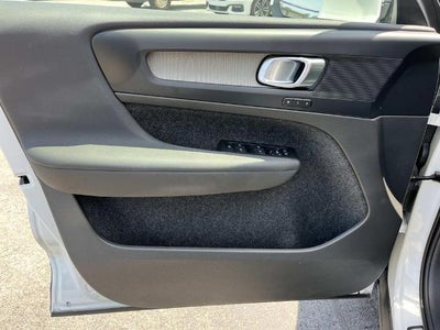 2023 Volvo XC40 B5 AWD Plus Bright Theme
