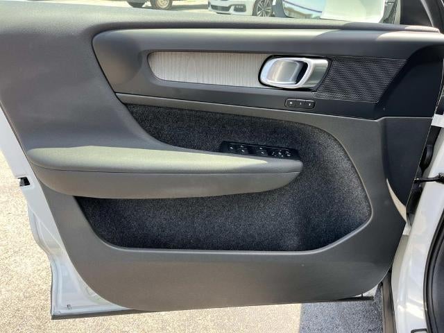 2023 Volvo XC40 B5 AWD Plus Bright Theme