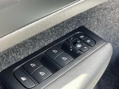 2023 Volvo XC40 B5 AWD Plus Bright Theme
