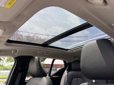 2023 Volvo XC40 B5 AWD Plus Bright Theme