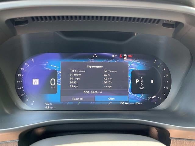 2023 Volvo XC40 B5 AWD Plus Bright Theme