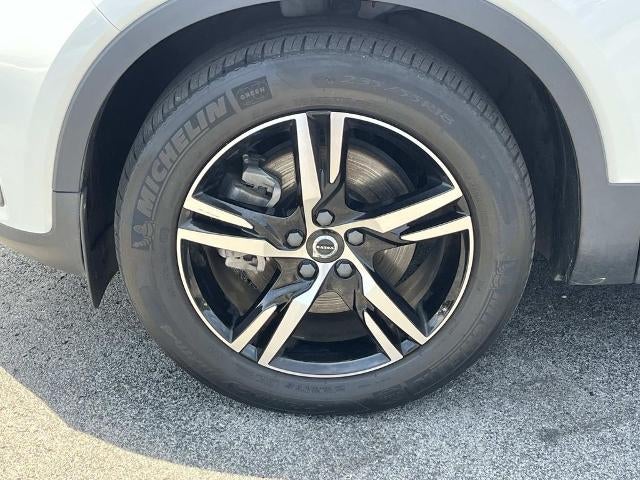 2023 Volvo XC40 B5 AWD Plus Bright Theme