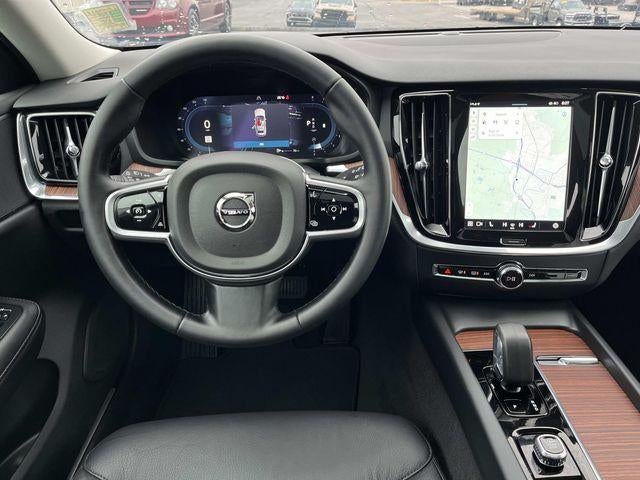 2025 Volvo V60 Cross Country B5 AWD Plus