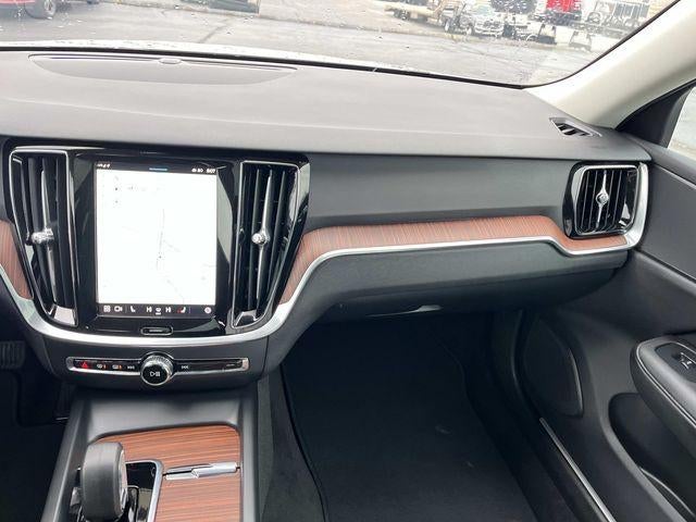 2025 Volvo V60 Cross Country B5 AWD Plus