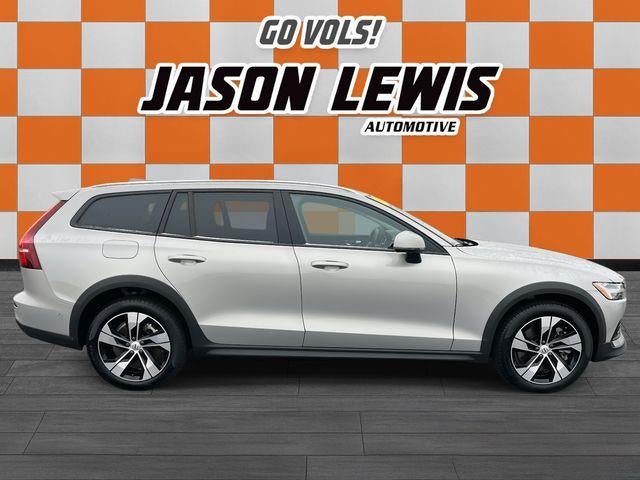 2025 Volvo V60 Cross Country B5 AWD Plus