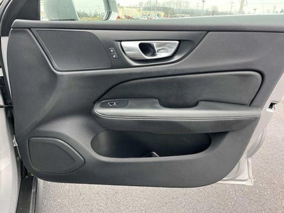 2025 Volvo V60 Cross Country B5 AWD Plus