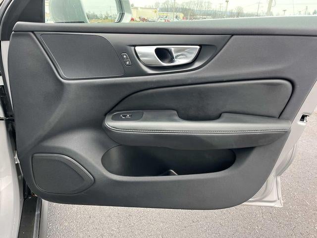 2025 Volvo V60 Cross Country B5 AWD Plus