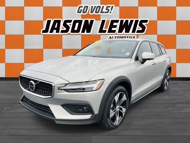 2025 Volvo V60 Cross Country B5 AWD Plus