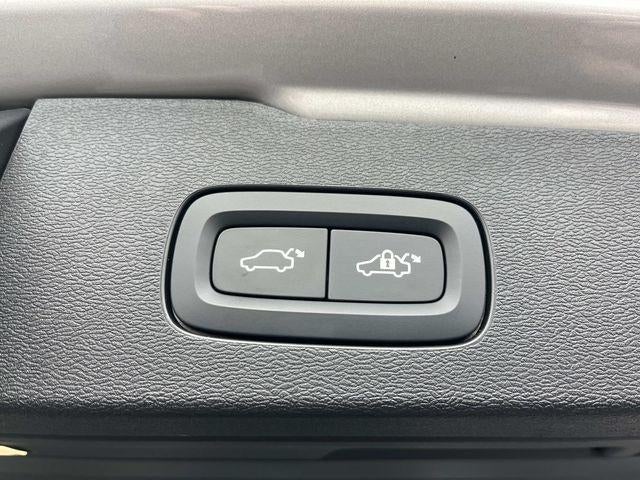 2025 Volvo V60 Cross Country B5 AWD Plus